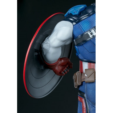 COLLECTIBLE CAPTAIN AMERICA 53CM